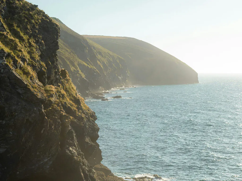 Breathtaking view of the St Agnes coastline and the expansive sea in Cornwall, a great place to visit from a Cornwall holiday cottage.