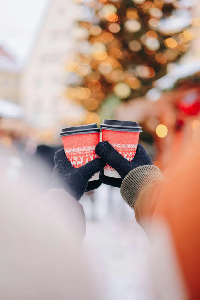 couple-enjoying-drinks-at-Cornish-Christmas-Market